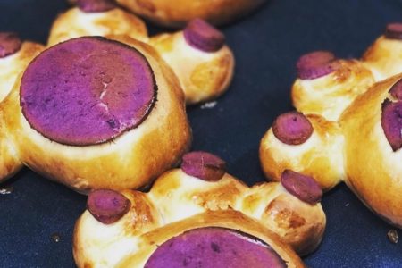 紫色の 自家製パン